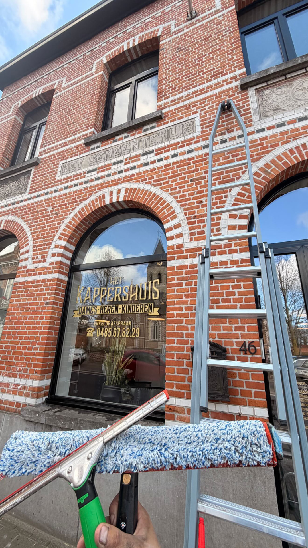 Ruiten van Het Kappershuis met ladder en inzetter